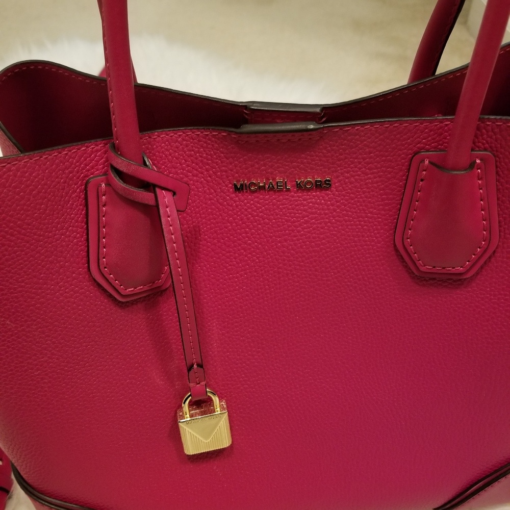 Michael Kors Medium Mercer purse